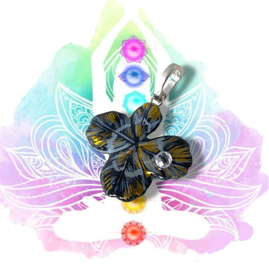 Chakra, ciondolo con quadrifoglio portafortuna, nero con zircone.