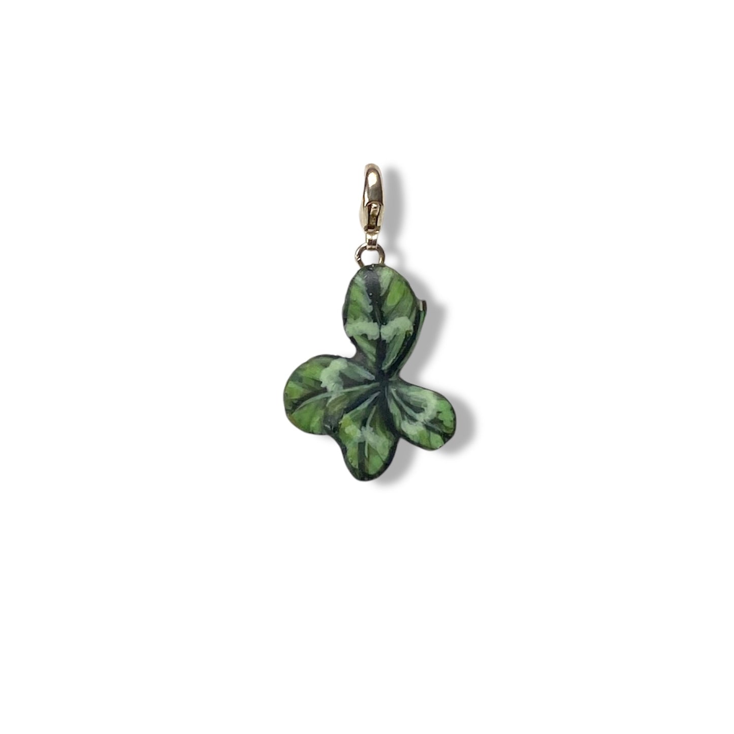 Manaluvia, "Charm quadrifoglio portafortuna” vero, dipinto e resinato, gancio in argento 925 N.08A