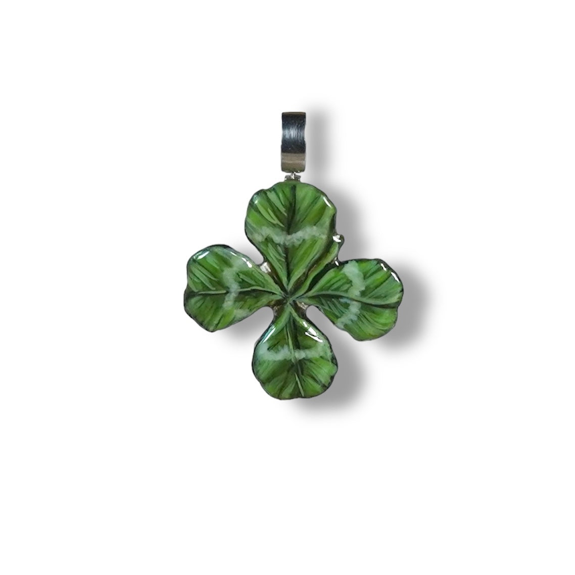 Manaluvia, "Charm quadrifoglio portafortuna” vero, dipinto e resinato, gancio in argento 925 N.06