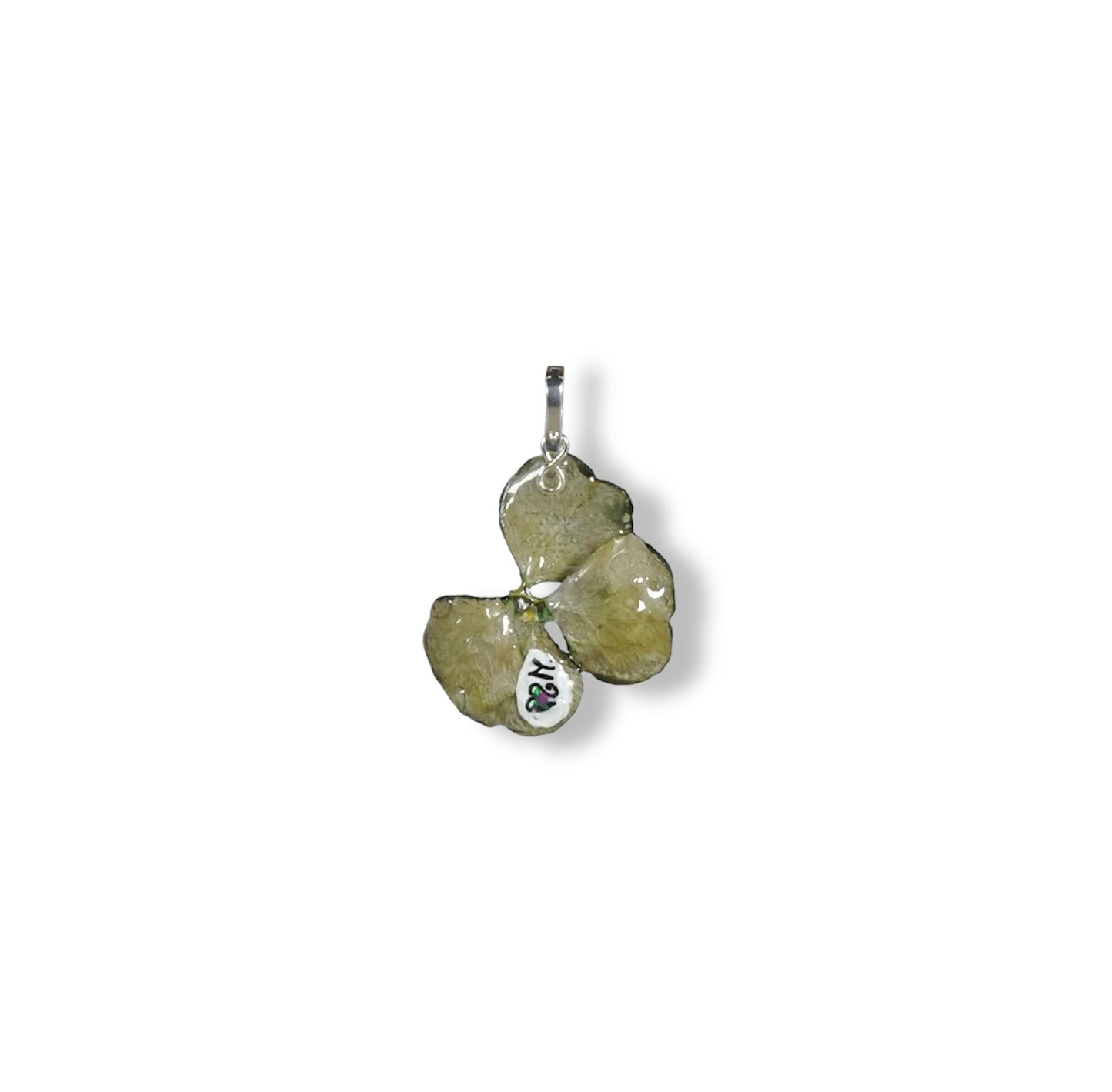 Manaluvia, "Charm quadrifoglio portafortuna” vero, dipinto e resinato, gancio in argento 925 N.04
