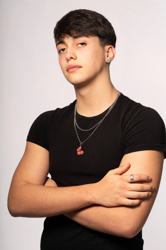 Chakra Muladhara, charm con gancio in argento, quadrifoglio dipinto rosso con zircone.