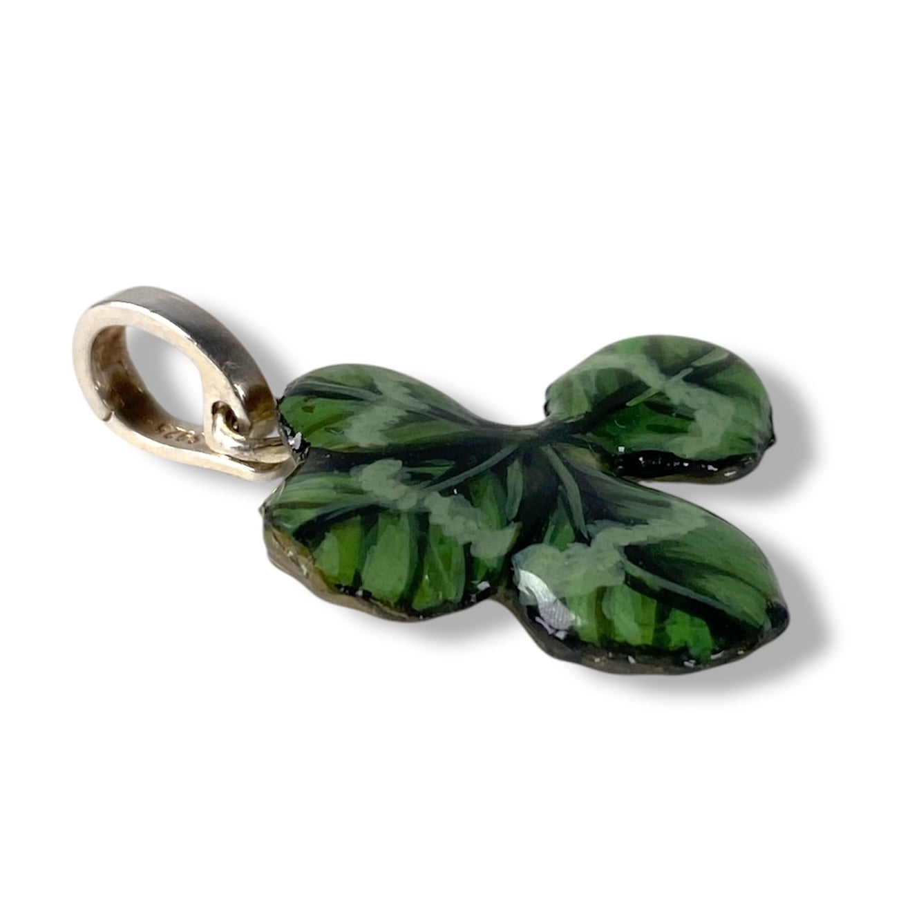 Manaluvia, "Charm quadrifoglio portafortuna” vero, dipinto e resinato, gancio in argento 925 N.12