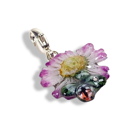 Ciondolo floreale , in resina dipinto a mano