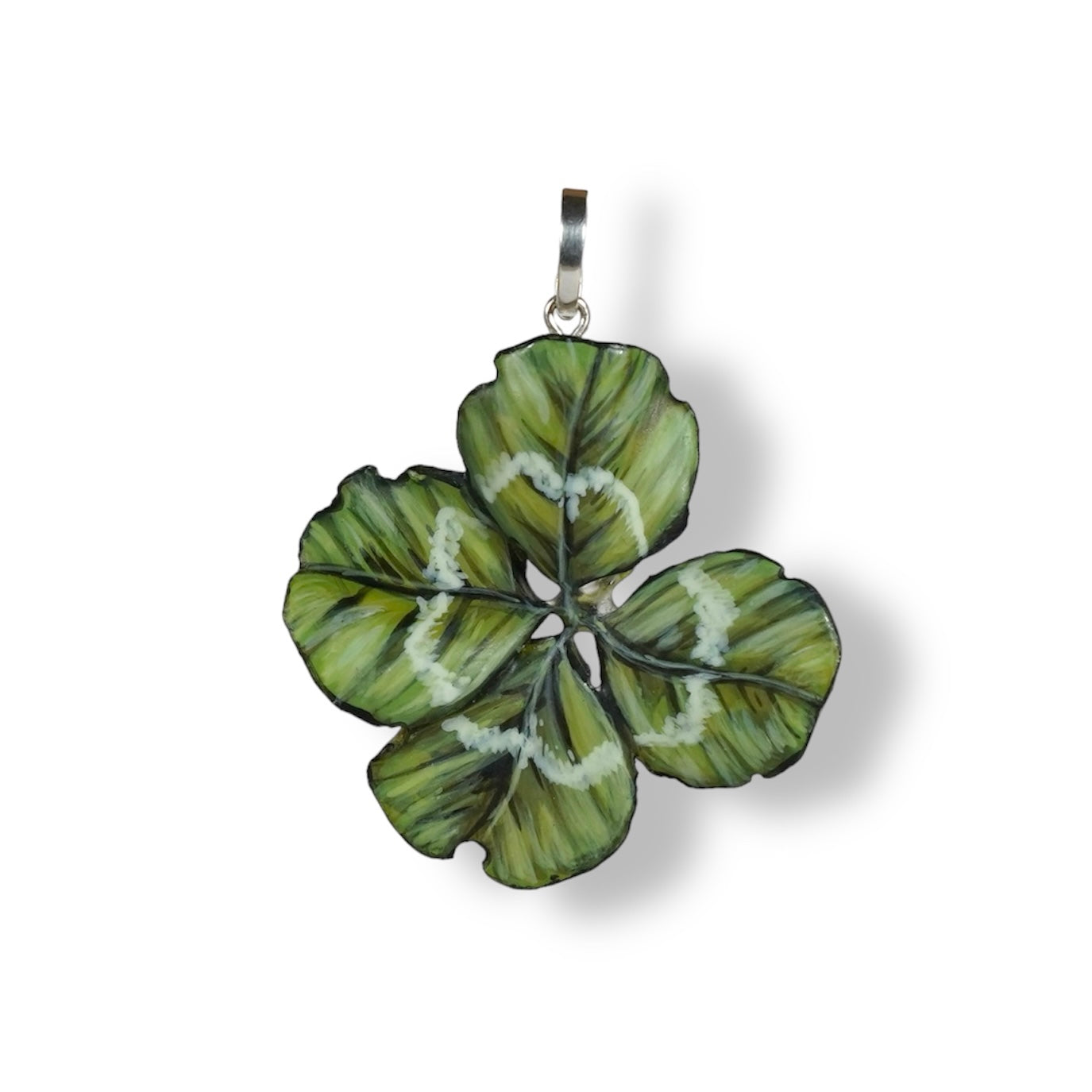 Manaluvia, "Charm quadrifoglio portafortuna” vero, dipinto e resinato, gancio in argento 925 N.01