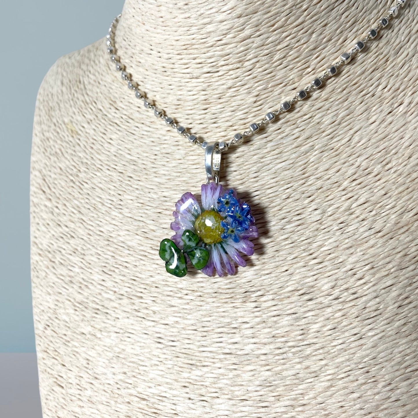 Ciondolo naturale: Vera margherita e quadrifoglio con gancio in argento 925 N. 01 Fiori