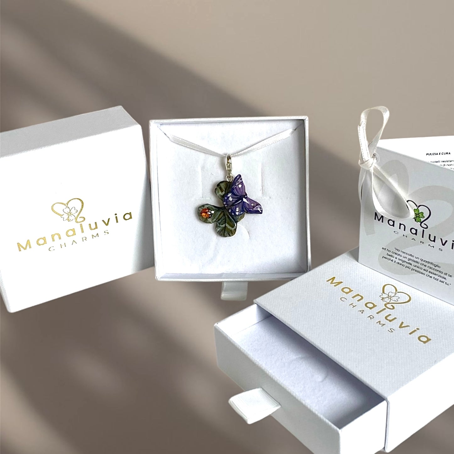 Ciondolo con quadrifoglio vero, coccinella e farfalla dipinte con gancio in argento N 02 fiori