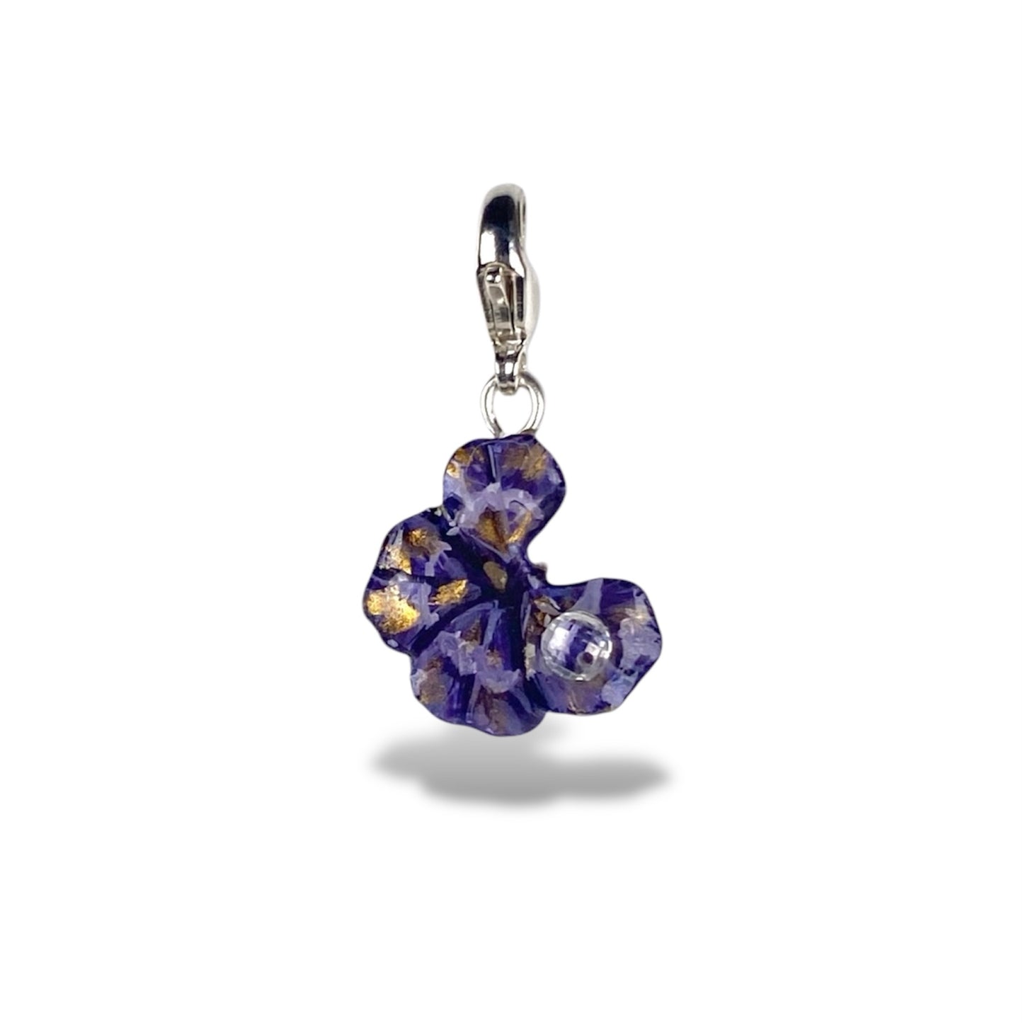 Chakra Ajana, ciondolo con quadrifoglio indaco/ violetto e oro con gancio in argento e zircone
