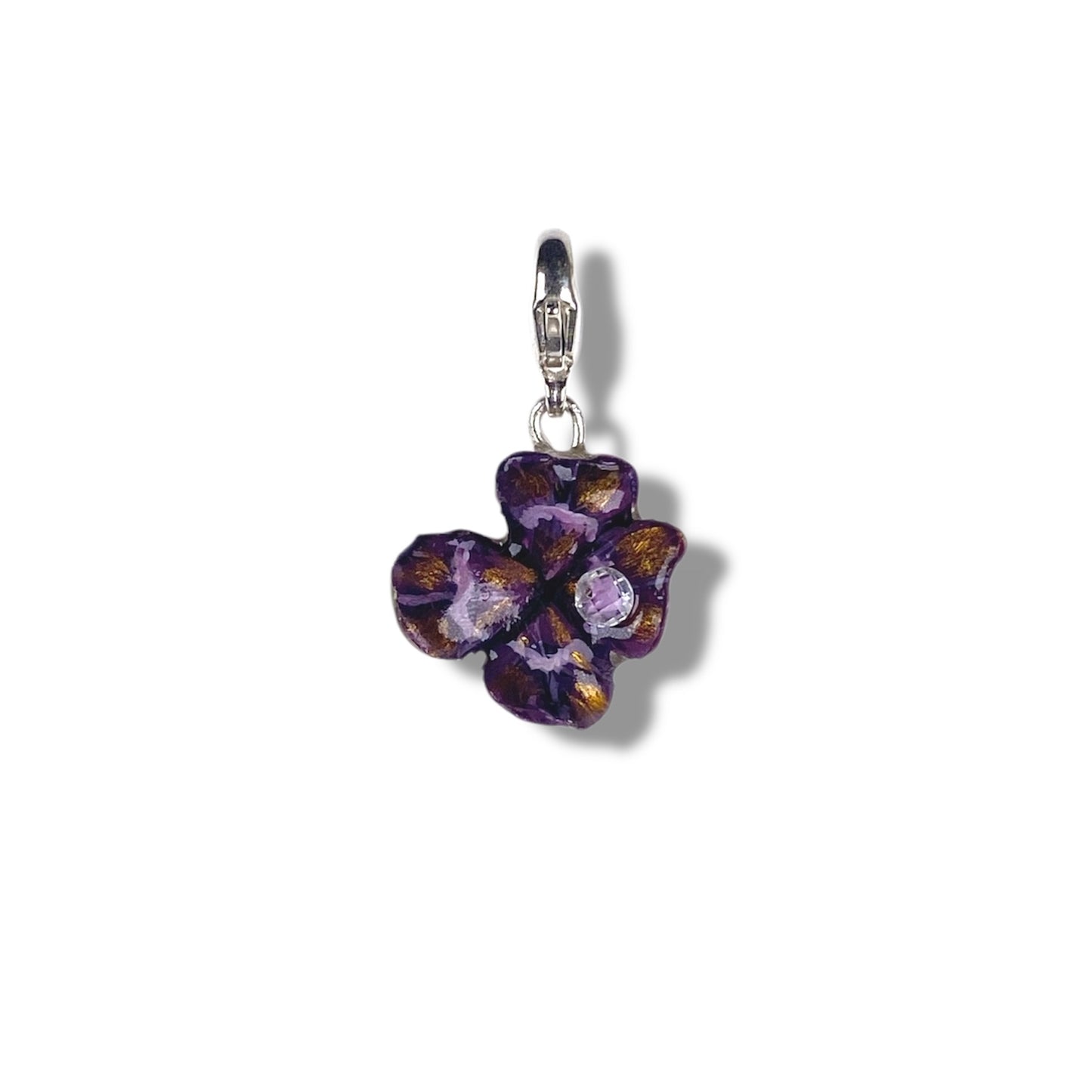 Chakra Sahasrara, ciondolo quadrifoglio dipinto viola e oro, con zircone e gancio in argento.