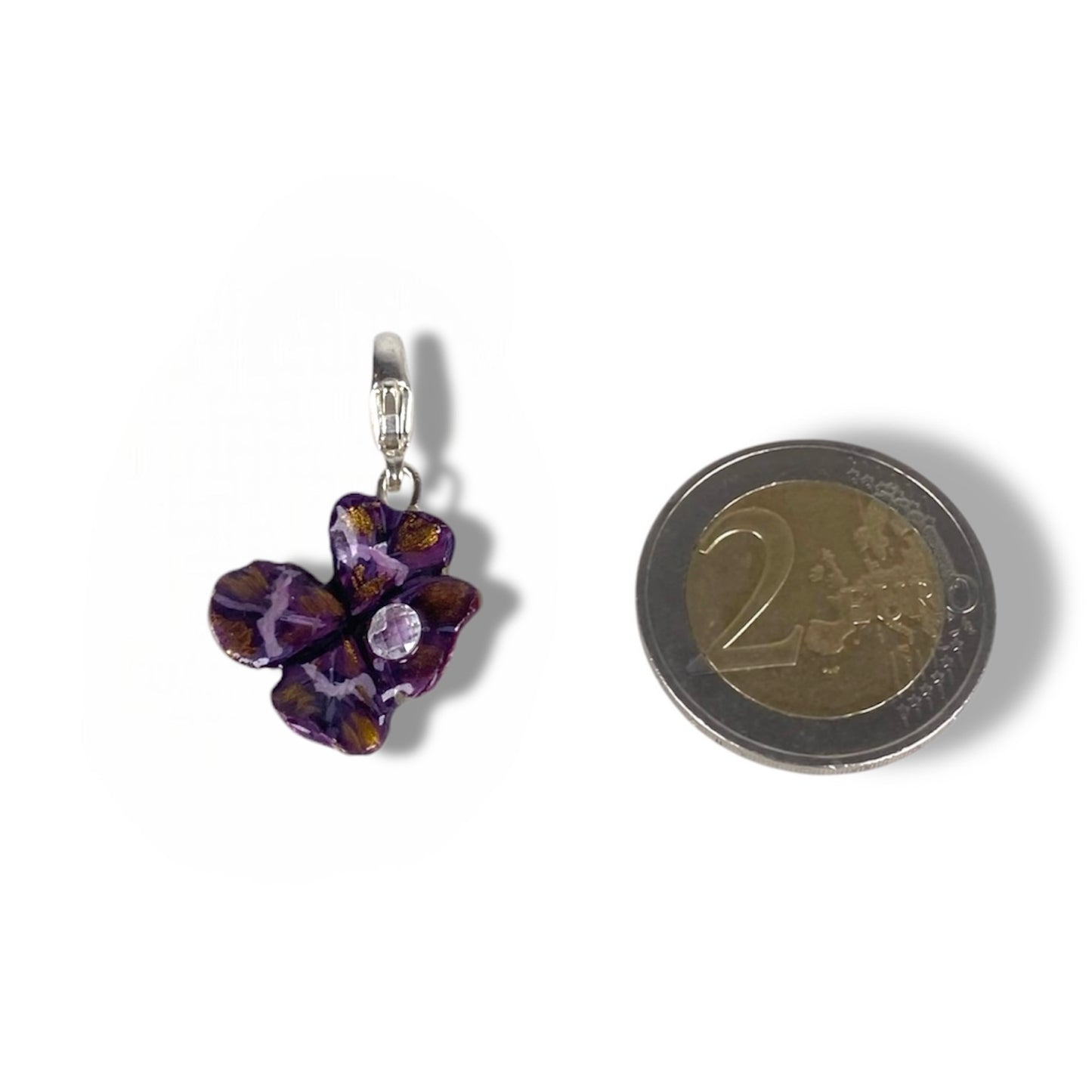 Chakra Sahasrara, ciondolo quadrifoglio dipinto viola e oro, con zircone e gancio in argento.