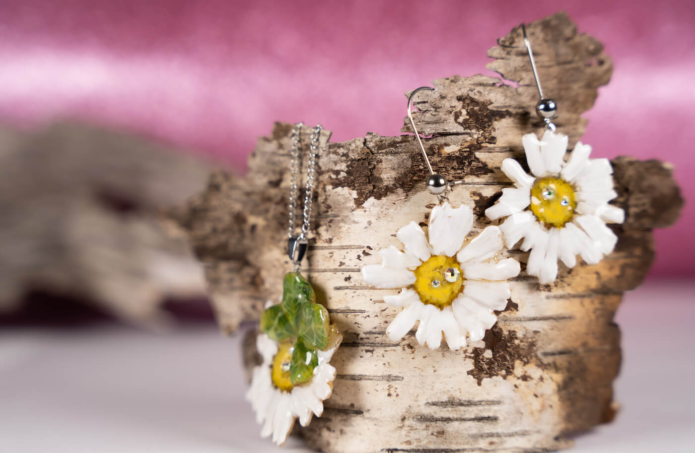 Parure orecchini e collana con margherite bianche