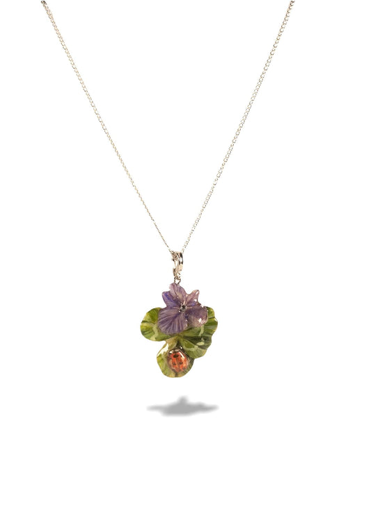 Collana con ciondolo con quadrifoglio e fiori