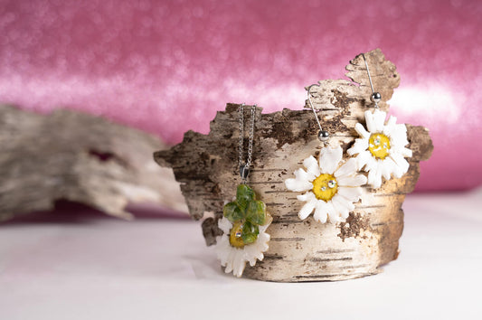Parure orecchini e collana con margherite bianche