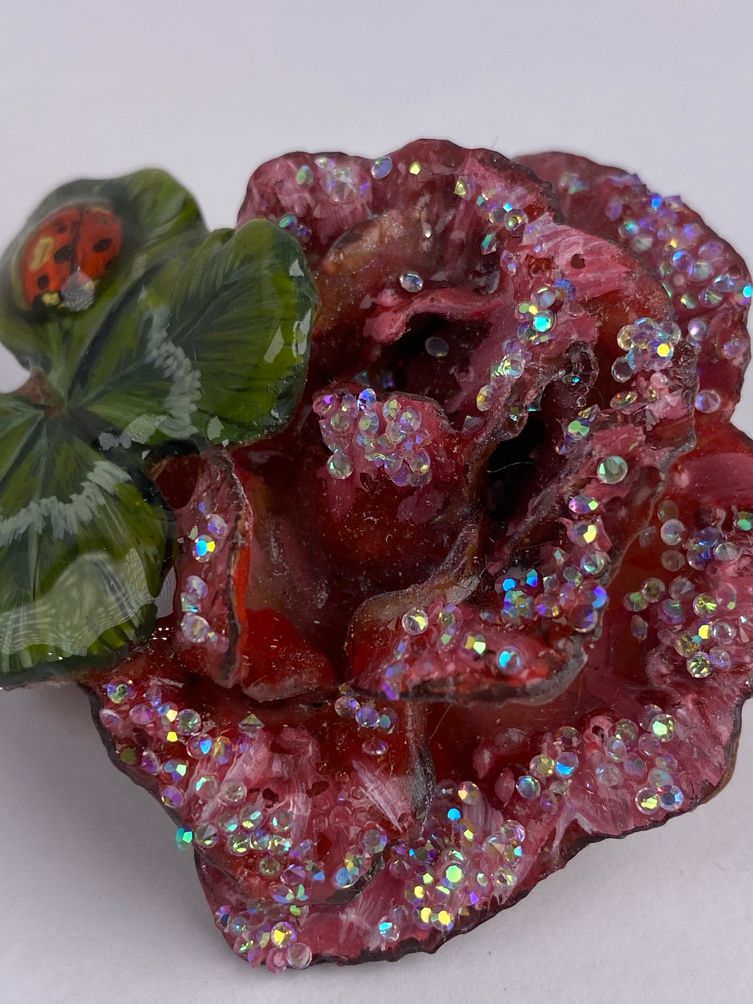 Collezione Natura Incantata – Ciondoli Artigianali con Quadrifogli, Fiori e Farfalle