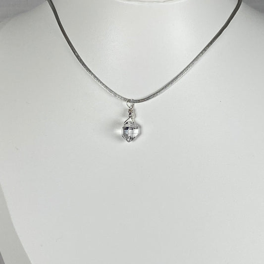 Ciondolo con Diamante di Herkimer e filo in argento 925. B1