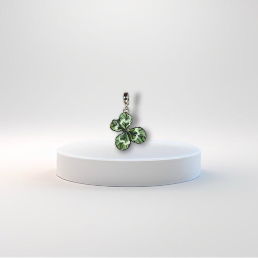 Manaluvia, "Charm quadrifoglio portafortuna” vero, dipinto e resinato, gancio in argento 925 N.05A