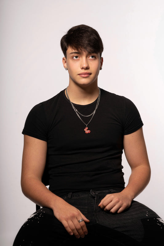 Chakra Muladhara, charm con gancio in argento, quadrifoglio dipinto rosso con zircone.