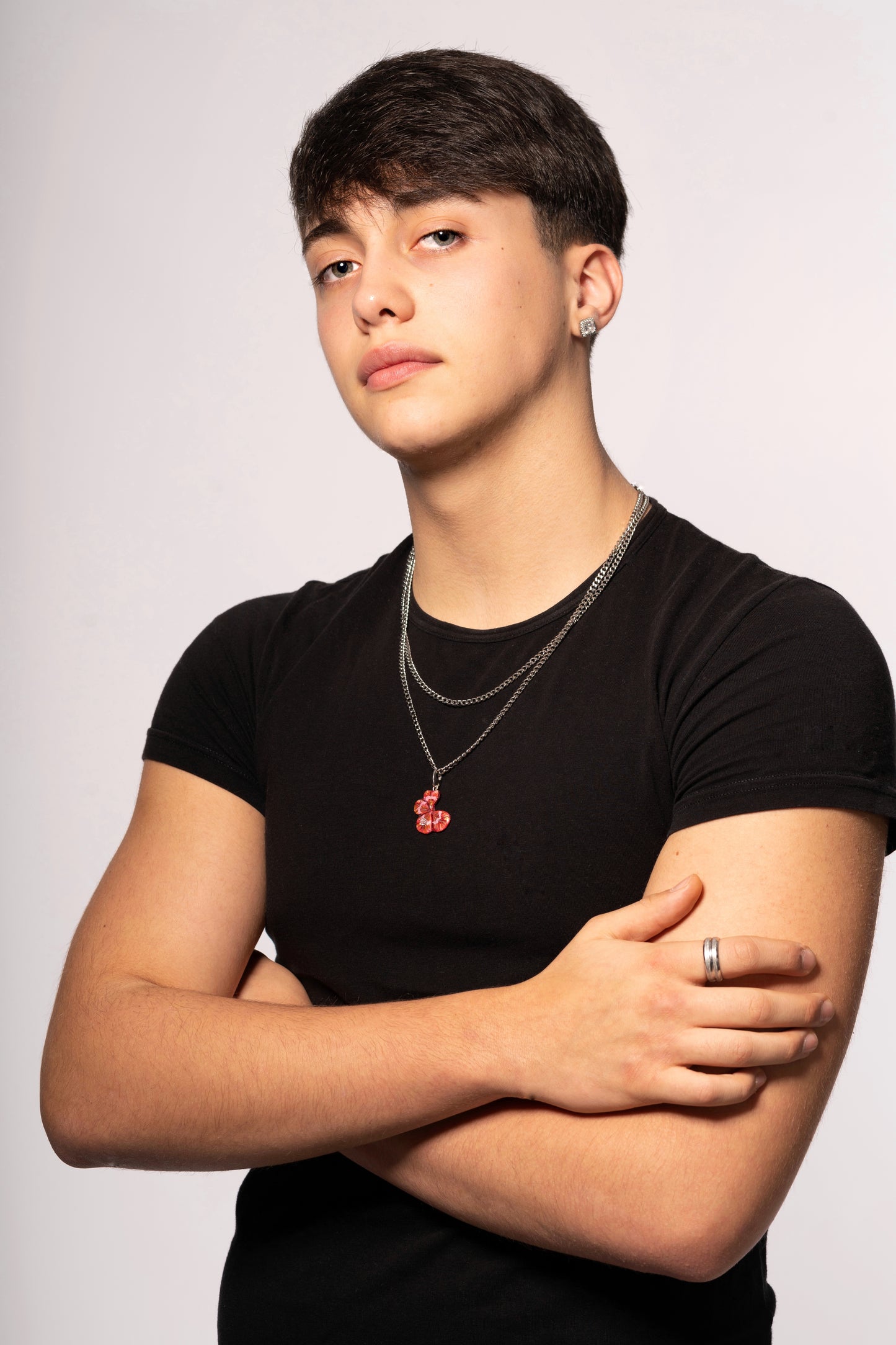 Chakra Muladhara, charm con gancio in argento, quadrifoglio dipinto rosso con zircone.