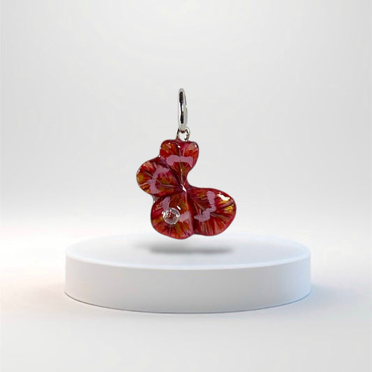 Chakra Muladhara, charm con gancio in argento, quadrifoglio dipinto rosso con zircone.