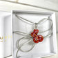 Chakra Muladhara, charm con gancio in argento, quadrifoglio dipinto rosso con zircone.