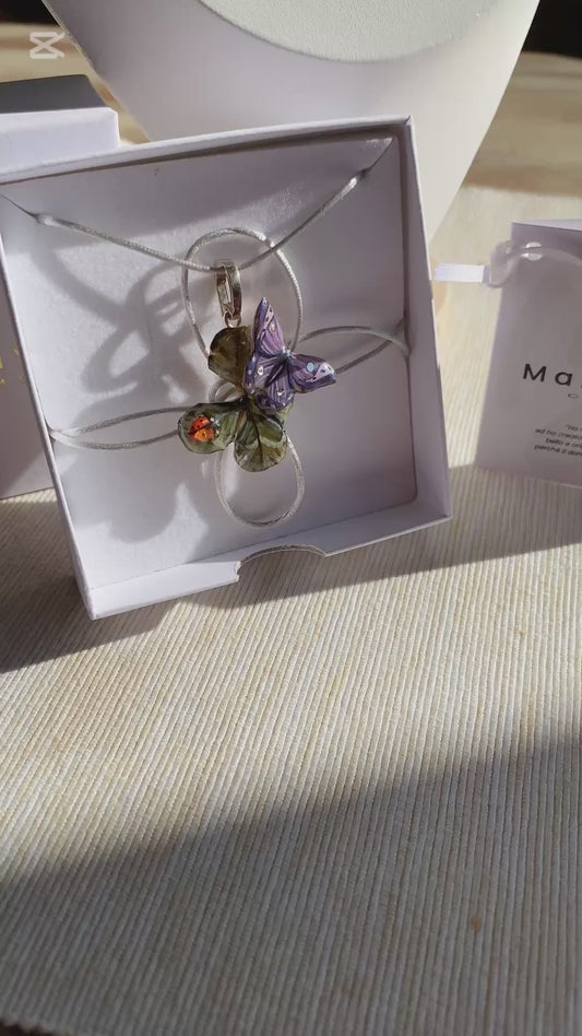 Ciondolo con quadrifoglio vero, coccinella e farfalla dipinte con gancio in argento N 02 fiori