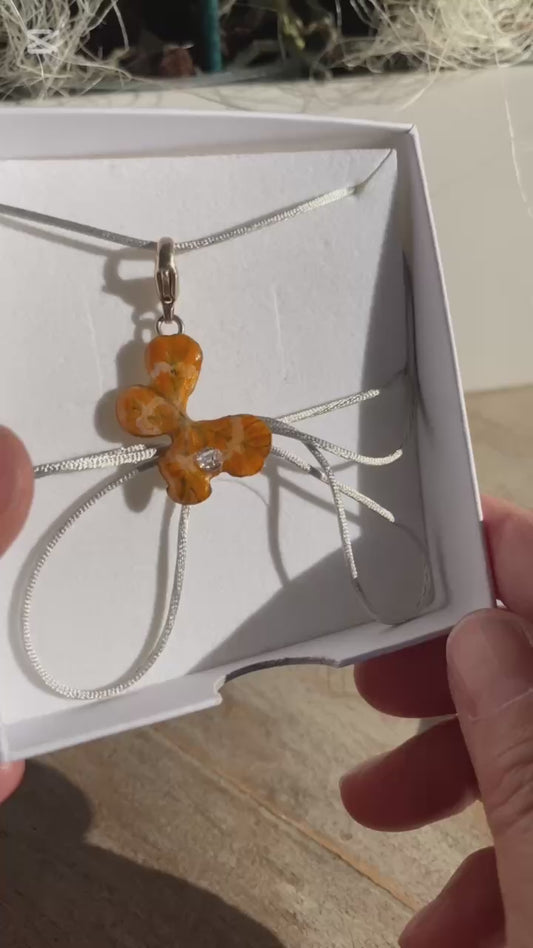 Chakra Svadhishthana, charm quadrifoglio, arancione con zircone.
